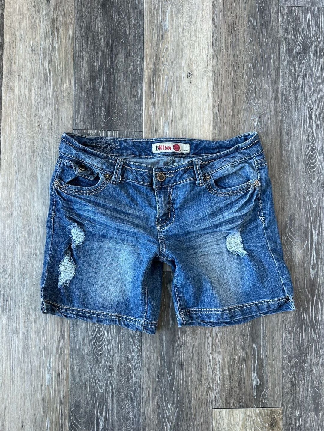 Vintage Y2K 1st Kiss Low Rise Distressed Bermuda Denim Shorts 13 Waist 34" 2