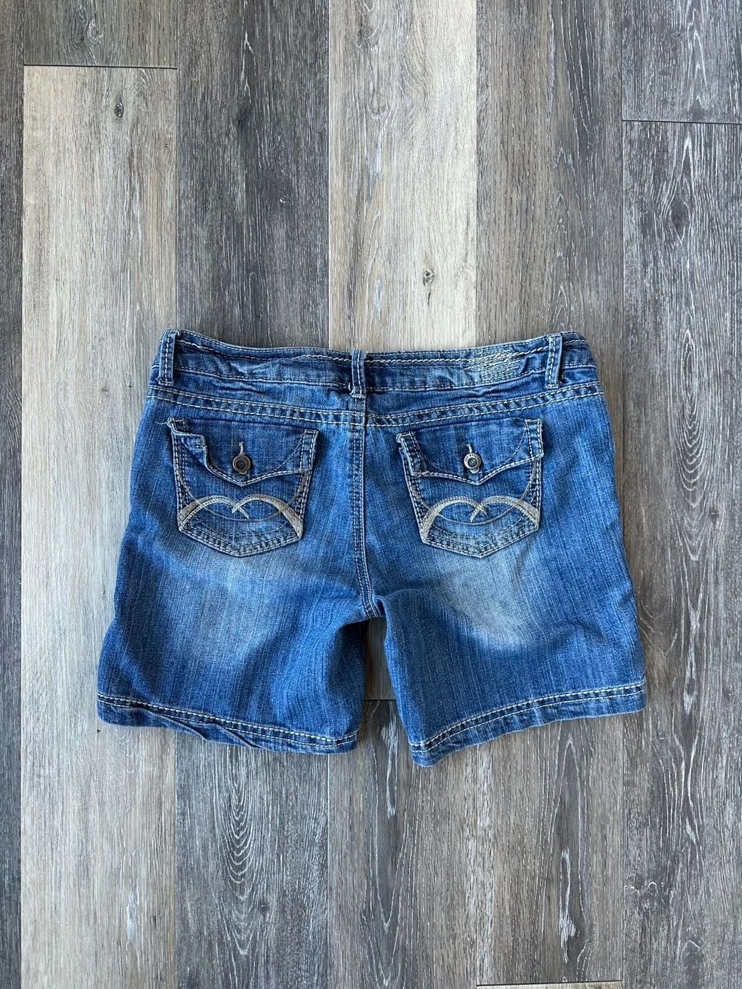 Vintage Y2K 1st Kiss Low Rise Distressed Bermuda Denim Shorts 13 Waist 34" 4