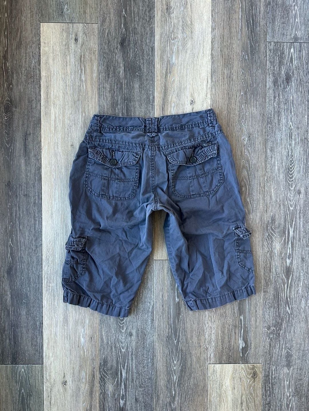 Vintage Y2K Unionbay Low Rise Cargo Shorts Size 3 Waist 28" 4