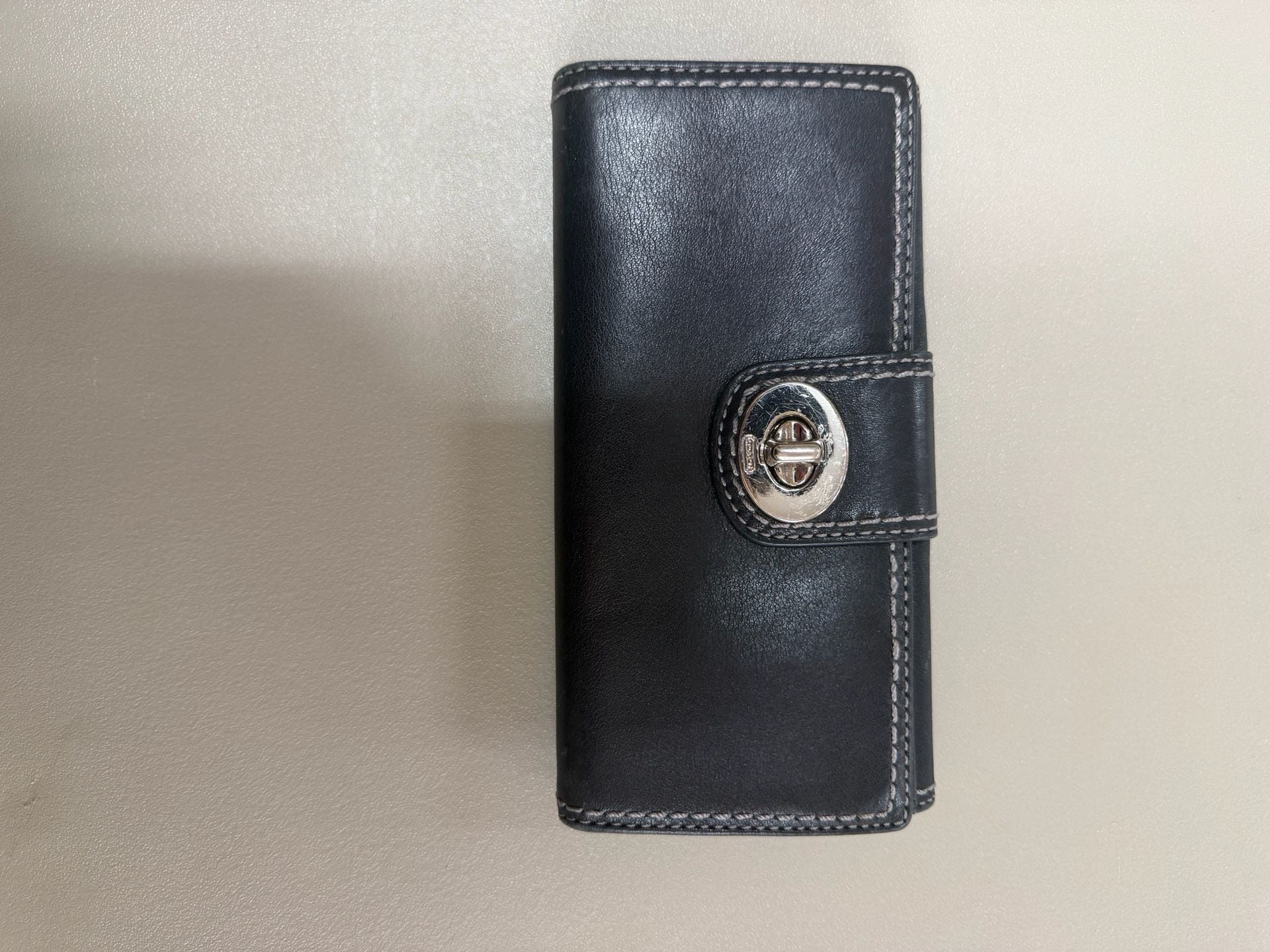 Coach Hampton Black Leather Turnlock Wallet Contrast Stitching 2