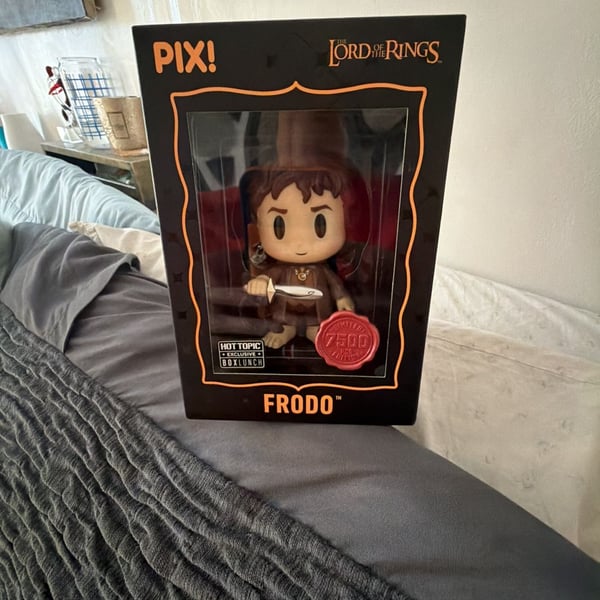 Thrilljoy PIX! The Lord of the Rings Frodo Hot Topic Exclusive Figure