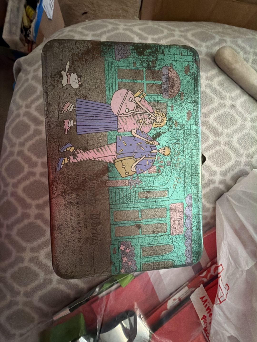 David and Dora Vintage Metal Carry Case Tin Box 1