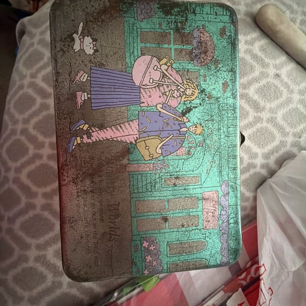 David and Dora Vintage Metal Carry Case Tin Box
