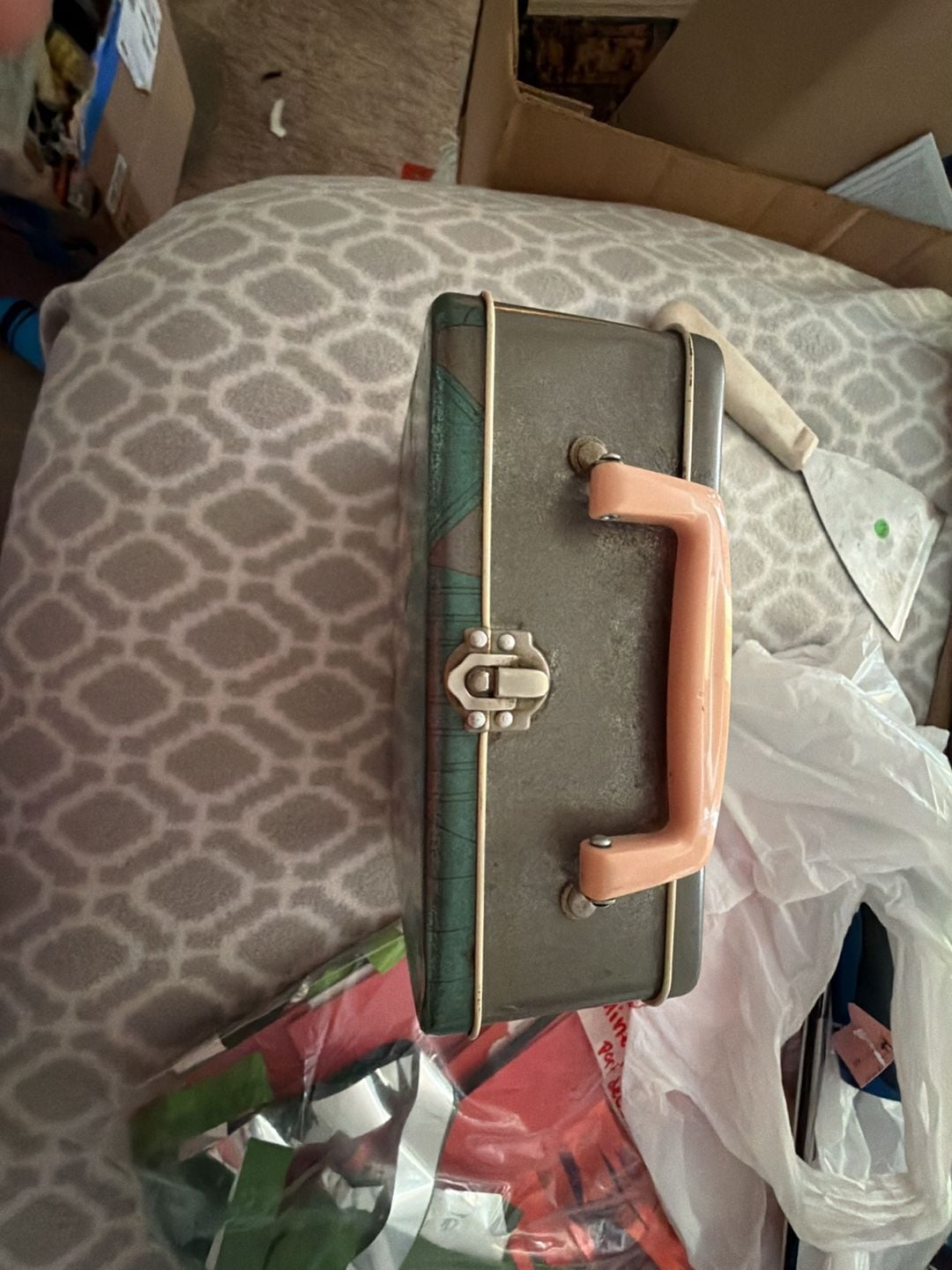 David and Dora Vintage Metal Carry Case Tin Box 2
