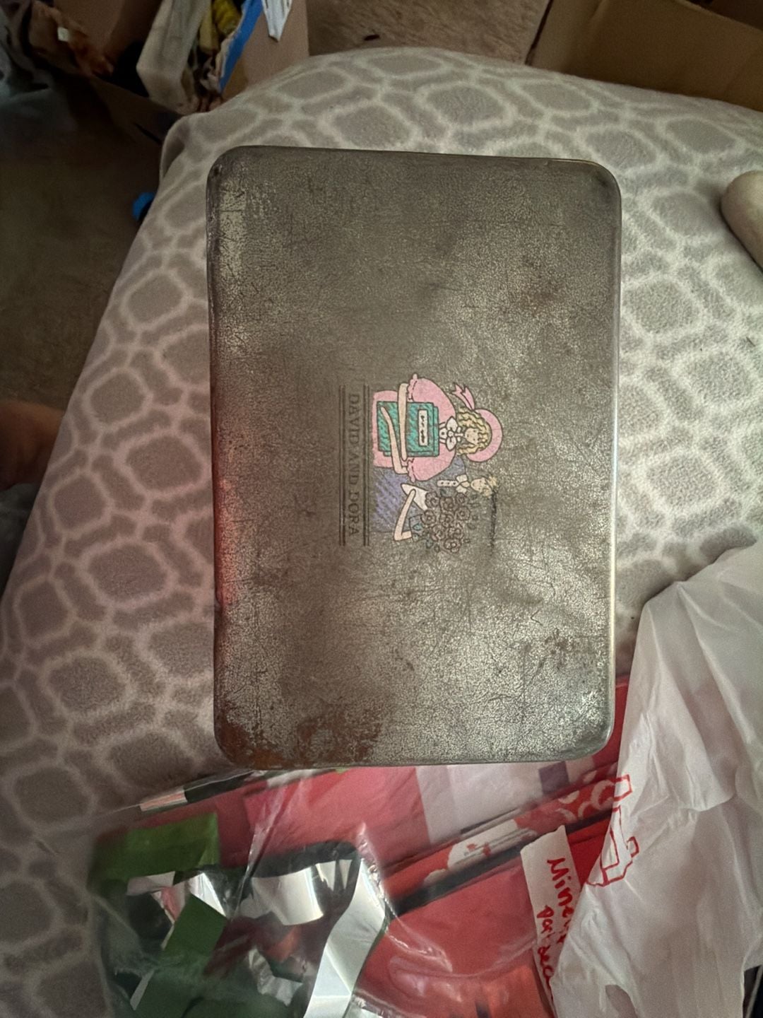 David and Dora Vintage Metal Carry Case Tin Box 3