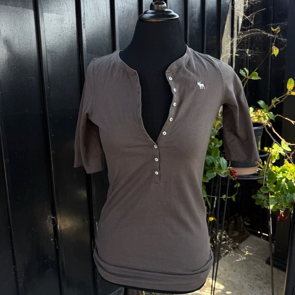 Y2K Ezra Fitch by Abercrombie & Fitch Henley Size M Brown Cotton
