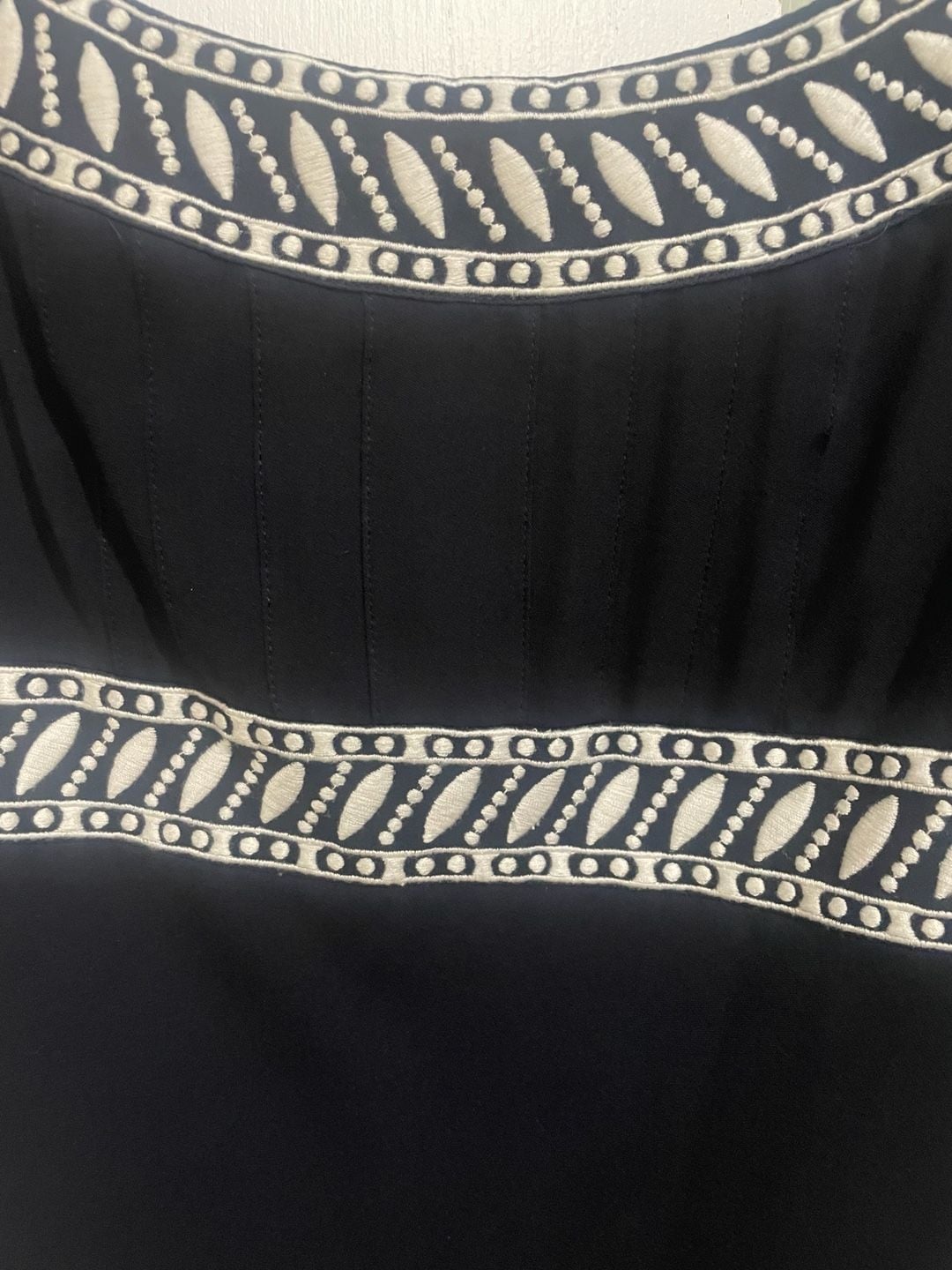 Ann Taylor tank top Size 2 Embellished Sleeveless 3