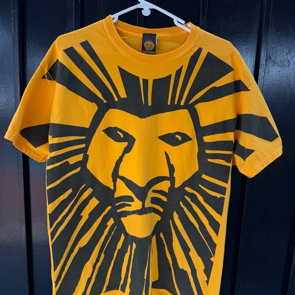 Disney The Lion King The Broadway Musical T-Shirt Size L Yellow