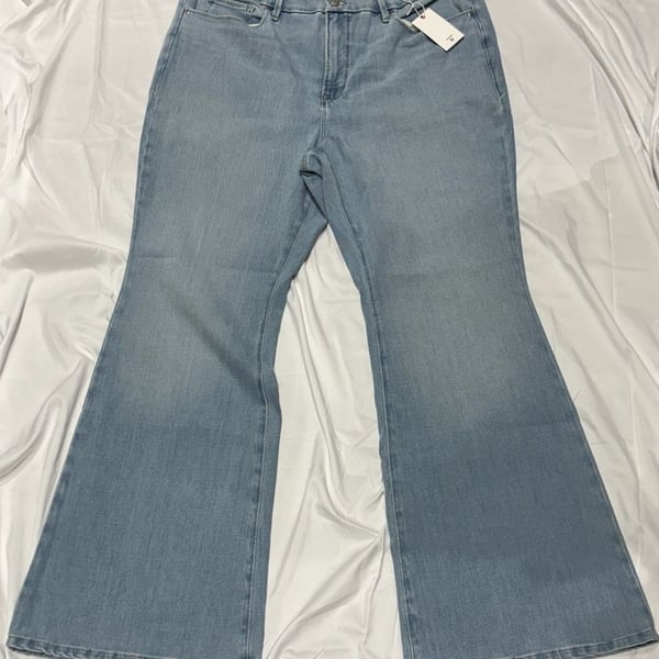 Good American Good Legs Flare Jeans Size 20 NWT Light Wash Mid Rise 33.5”