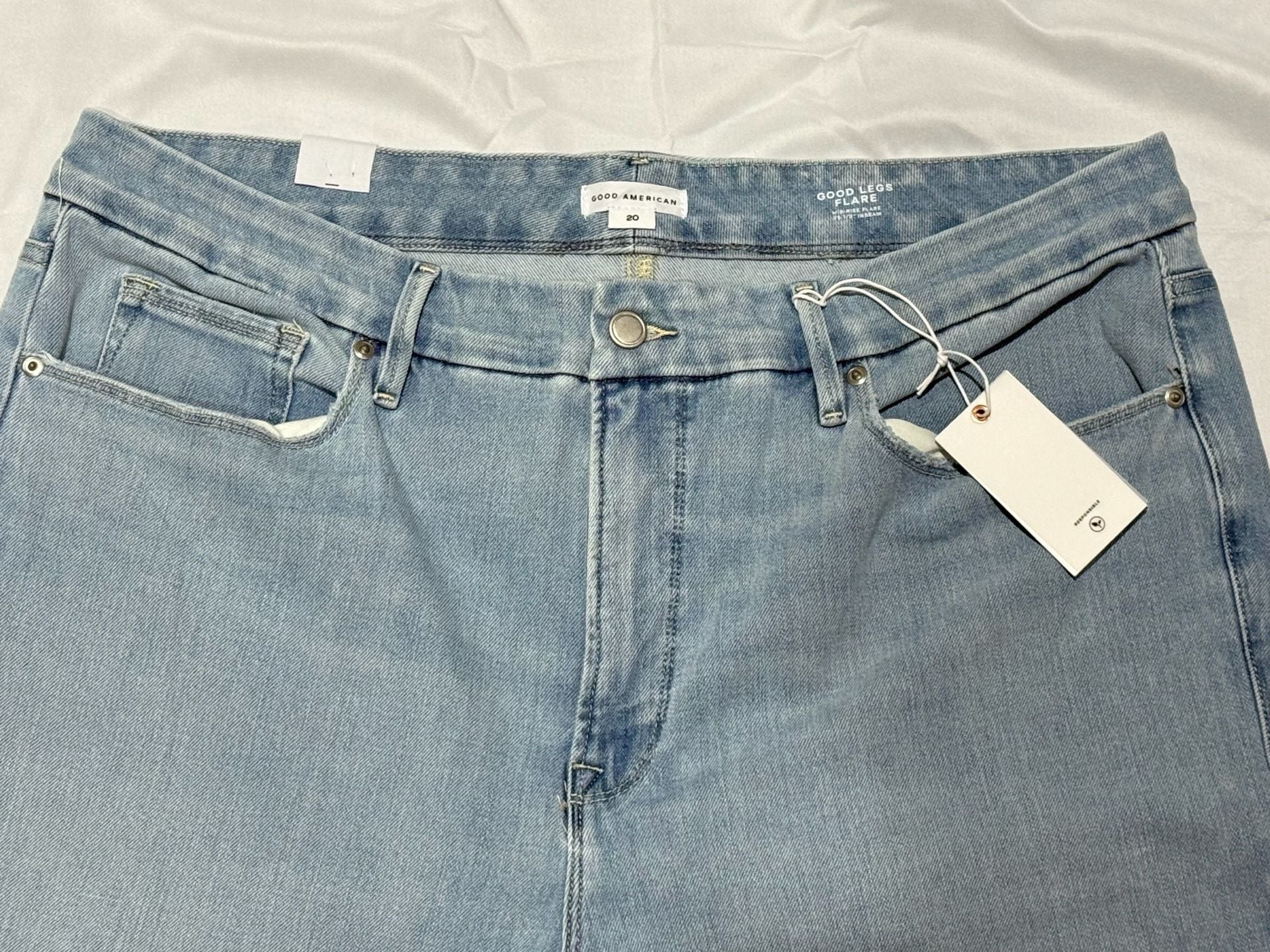 Good American Good Legs Flare Jeans Size 20 NWT Light Wash Mid Rise 33.5” 4