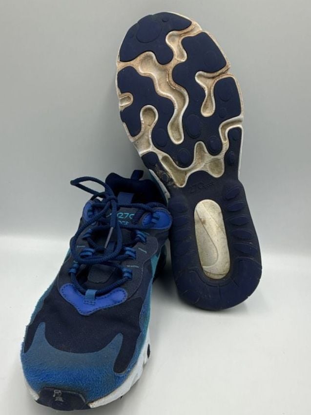 Nike Air Max 270 React Blue Sneakers
Size 7Y
#853 8
