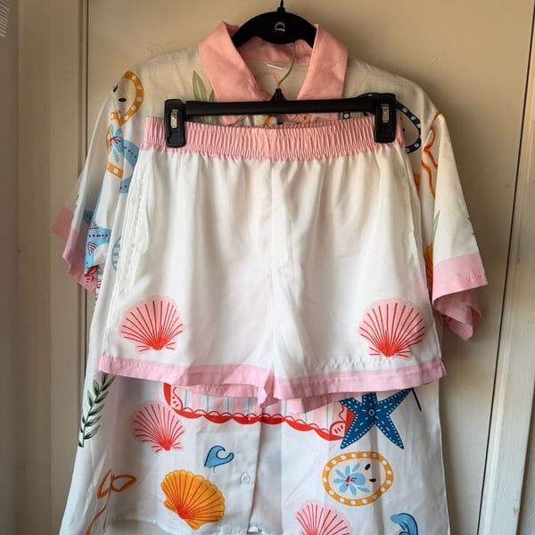 Vaclyn Lobster Shell Print Two Piece Set Size M White Pink Casual Outfit