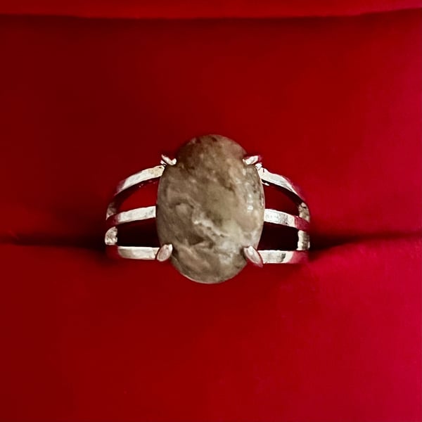  Natural Stone Oval Prong Set Triple Band Silver Ring Size 8