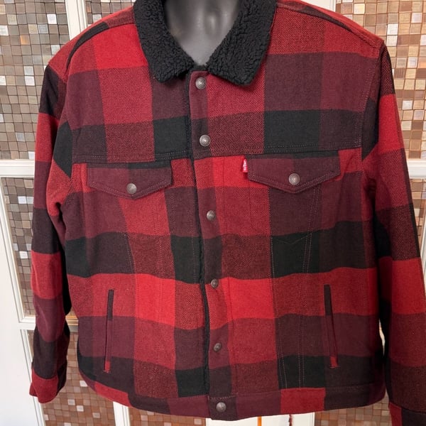 Levi's Relaxed Fit Sherpa Plaid Trucker Jacket Size L Red Black #684