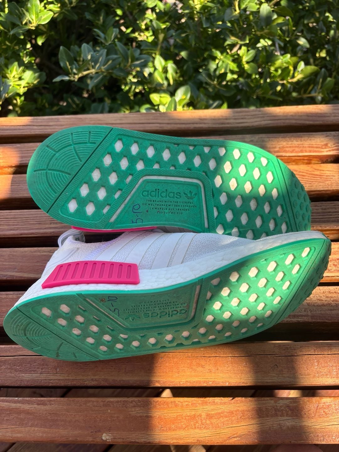 Adidas NMD_R1 Size 8 White Magenta Green GZ4964 Sneakers 5