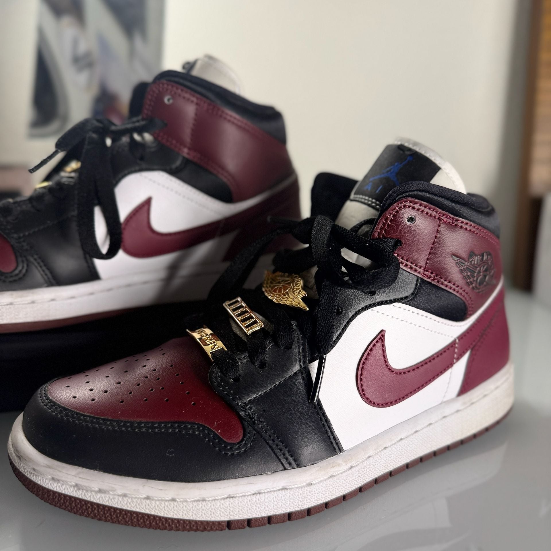 Air Jordan 1 Mid SE Gold Pendants Dark Beetroot Sneakers 9