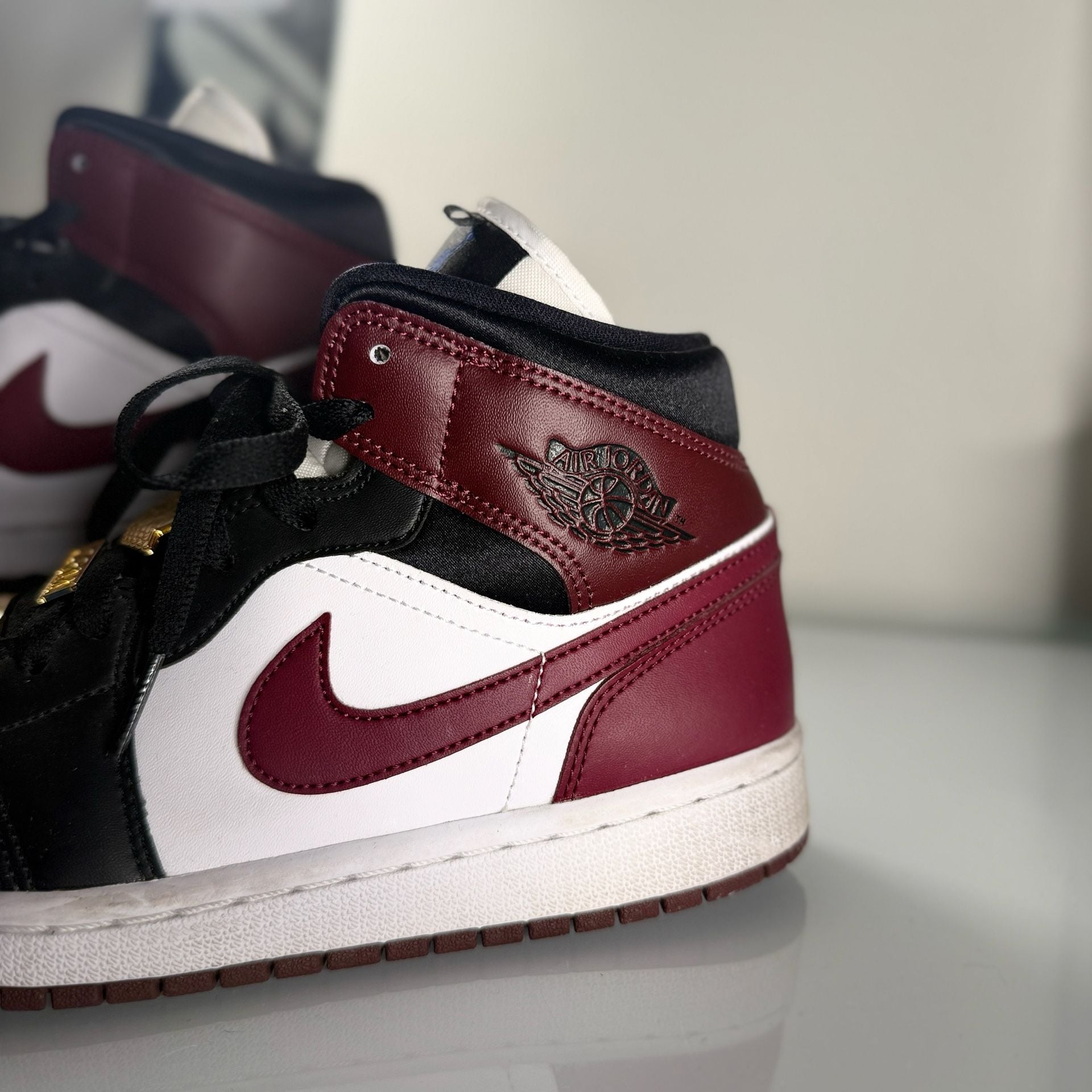 Air Jordan 1 Mid SE Gold Pendants Dark Beetroot Sneakers 11