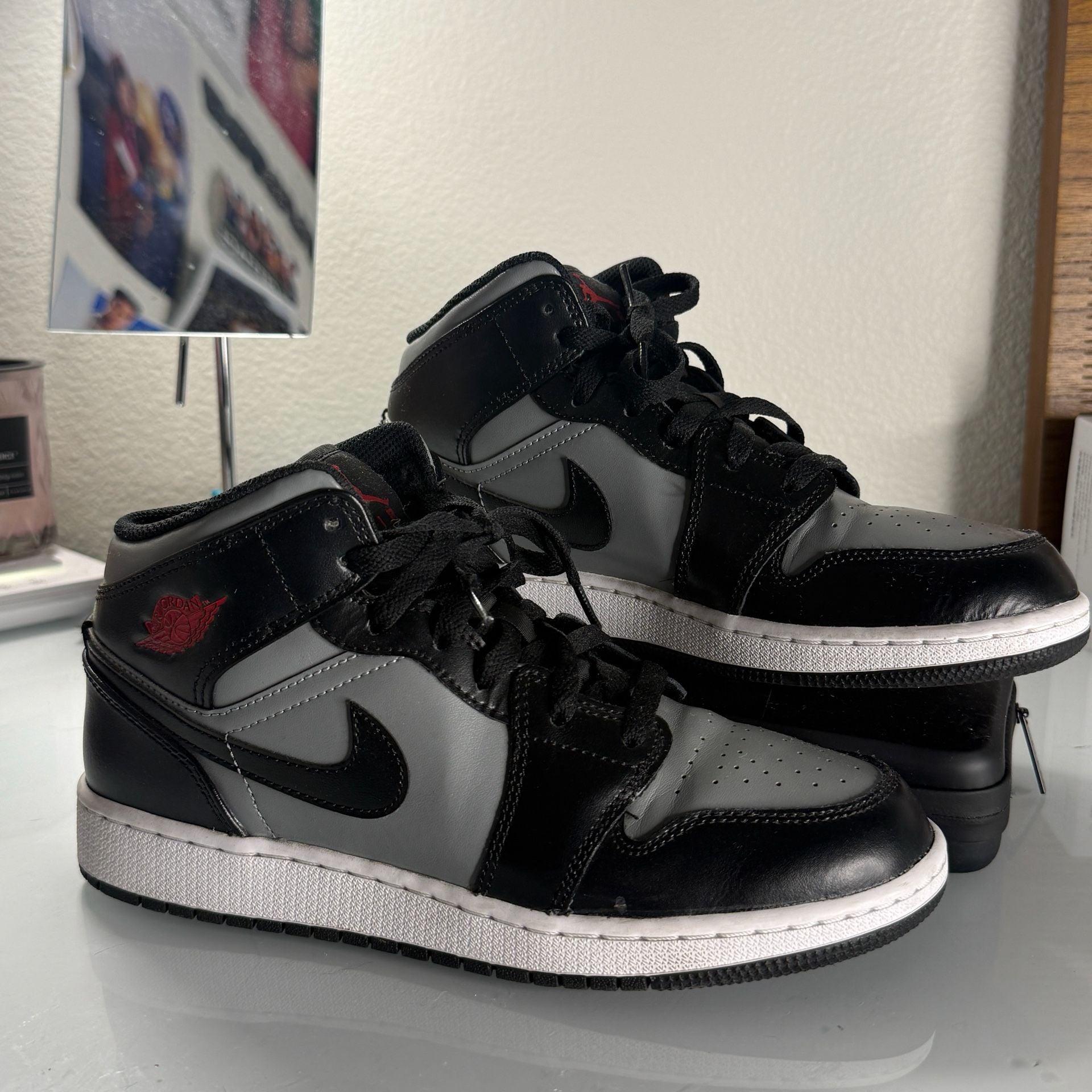 Air Jordan 1 Mid Size 7Y Black Gym Red Medium Grey 2