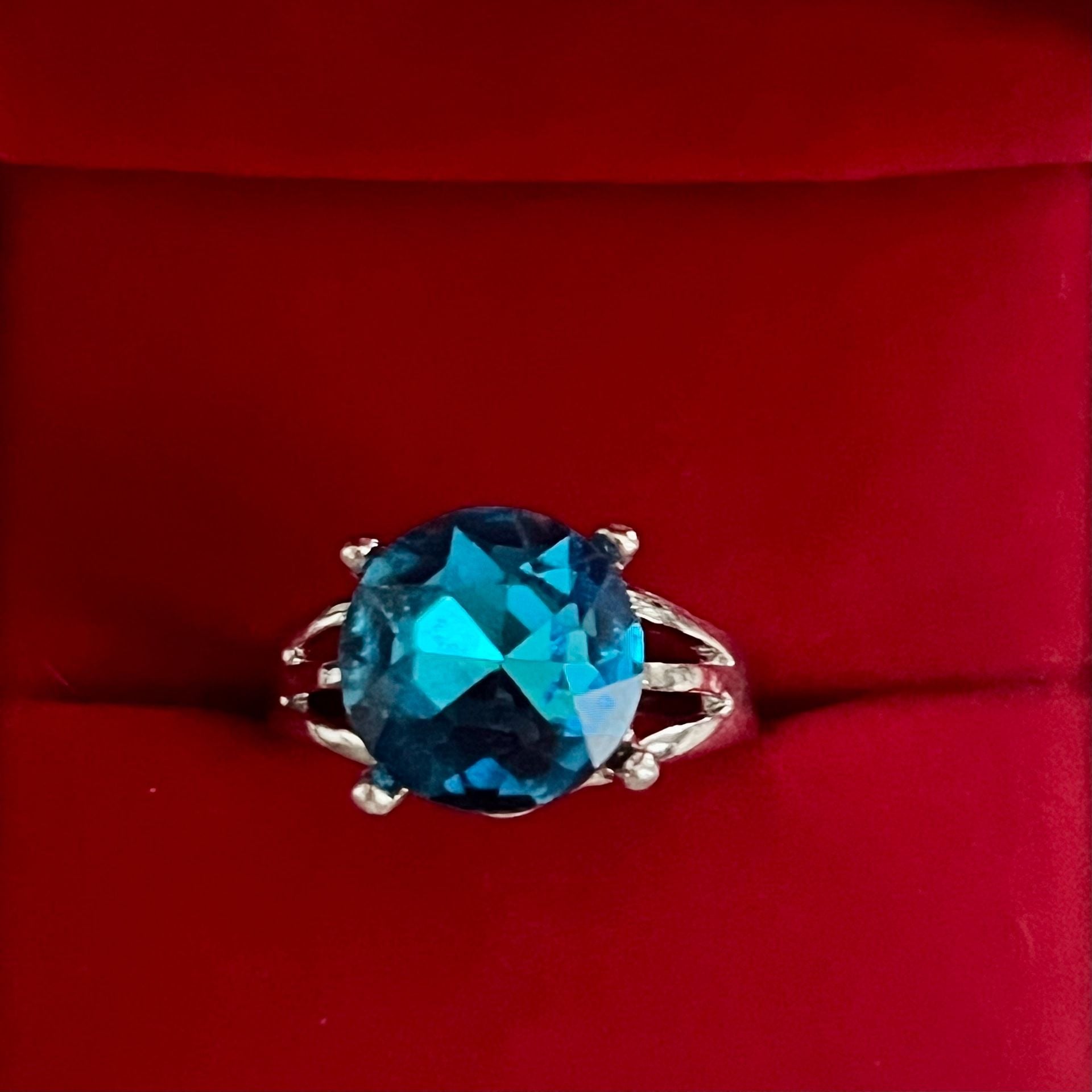 Deep Blue Aquamarine Titanium Steel Silver Cocktail Ring Size 8 3