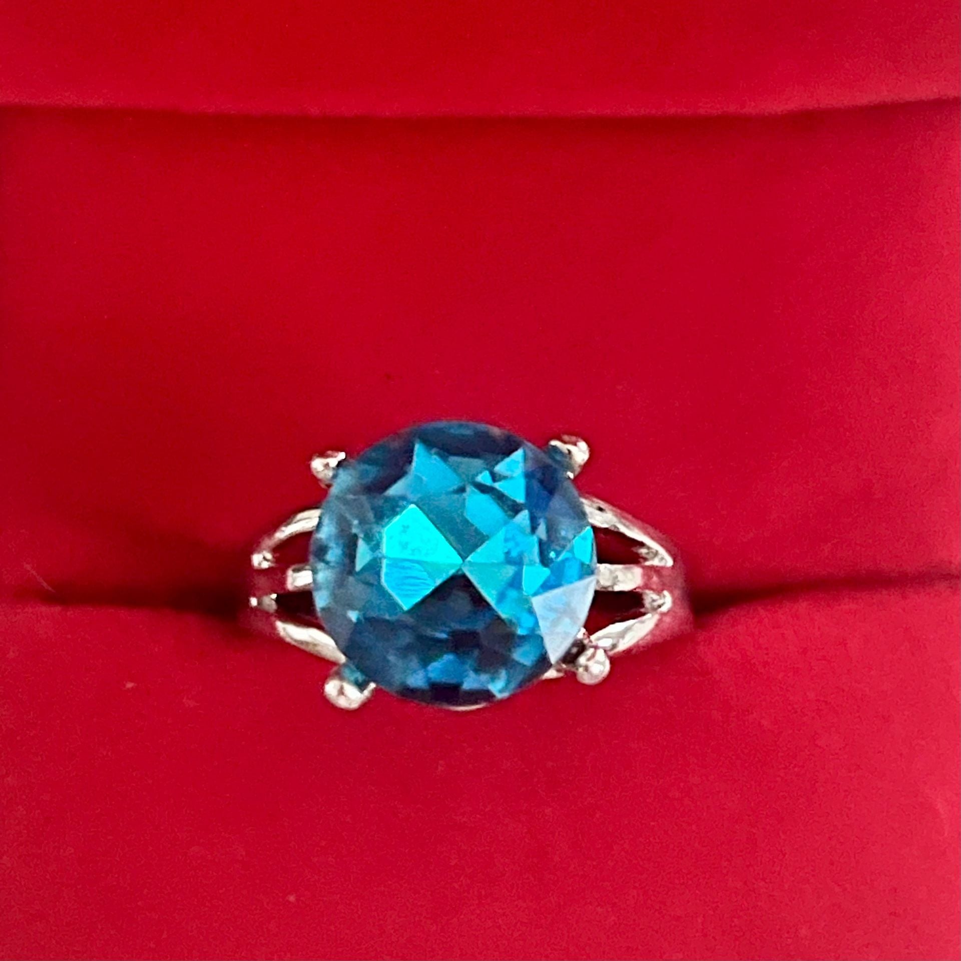 Deep Blue Aquamarine Titanium Steel Silver Cocktail Ring Size 8 4