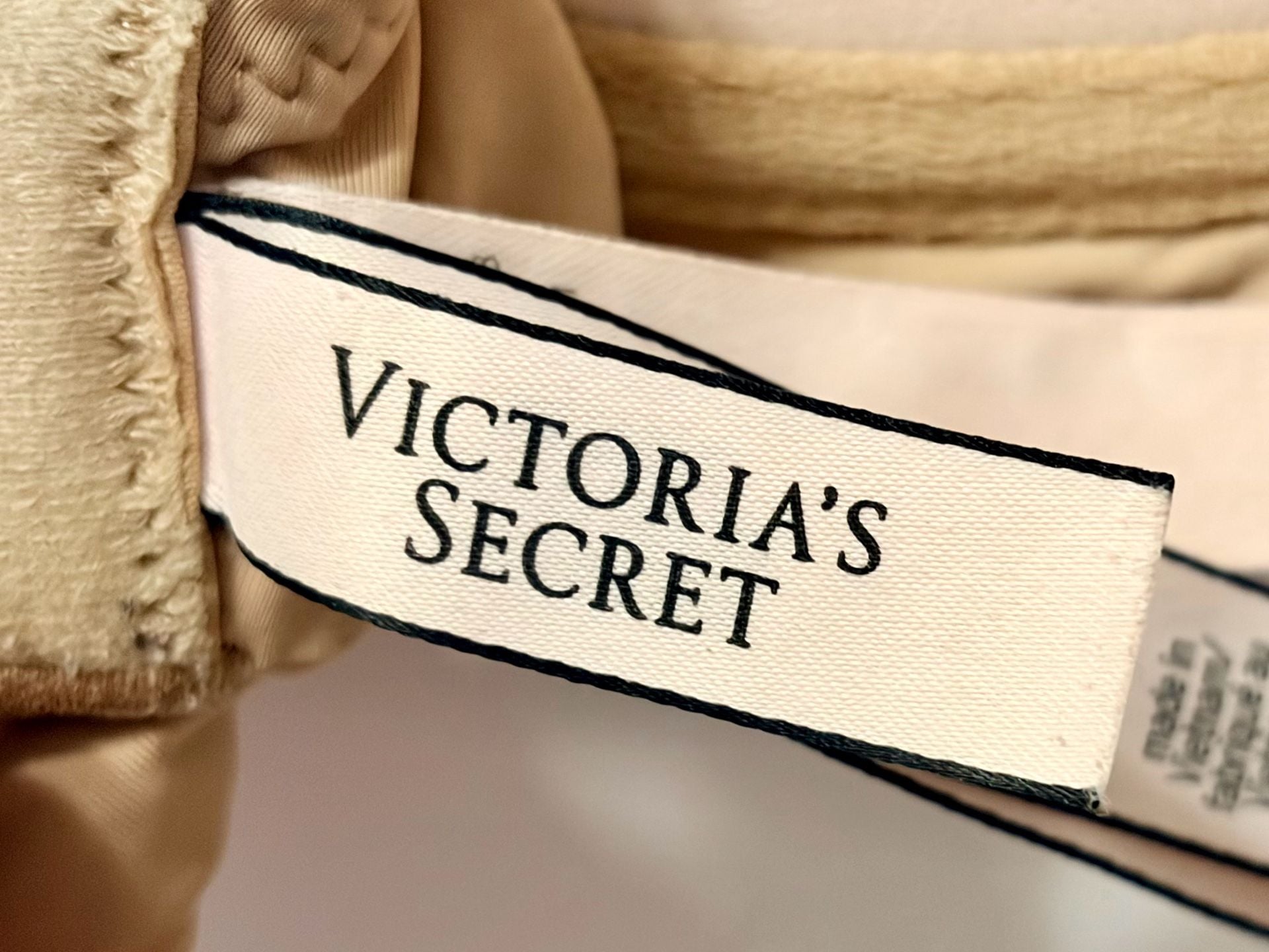 Victoria's Secret Seconde Peau Bra Size 38C Nude Beige T-Shirt Underwire 4