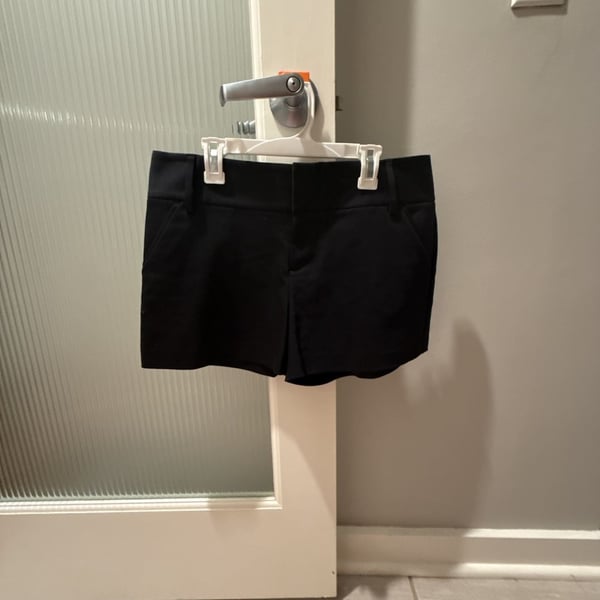 alice + olivia Classics Shorts Size 6 Black Tailored
