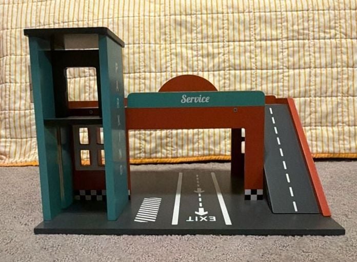 Mentari Wooden Toy Gas Station Playset & Garage - Base Only 2