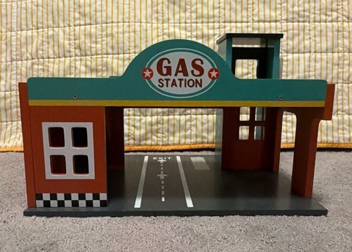 Mentari Wooden Toy Gas Station Playset & Garage - Base Only 1