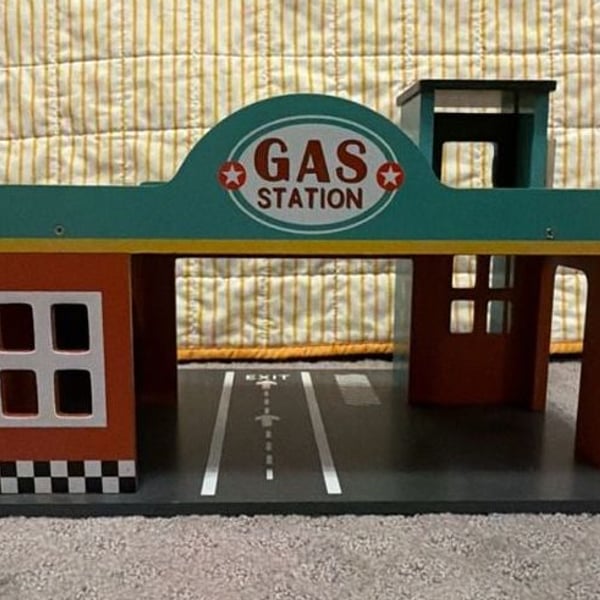 Mentari Wooden Toy Gas Station Playset & Garage - Base Only 