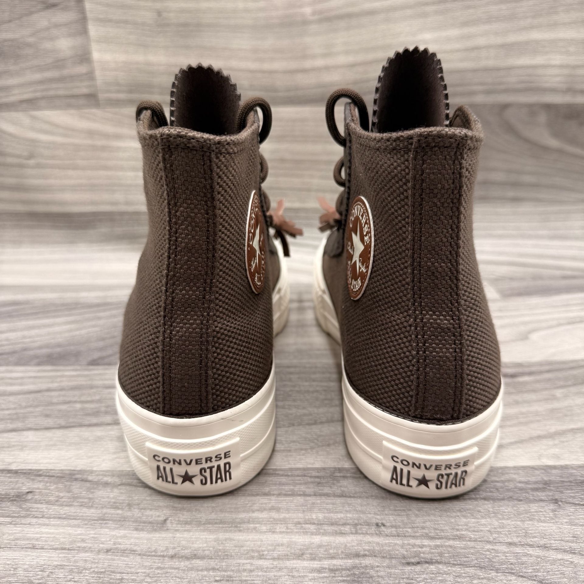 Converse Women’s 9 Chuck Taylor All Star Lift Platform High "Tassels” 10