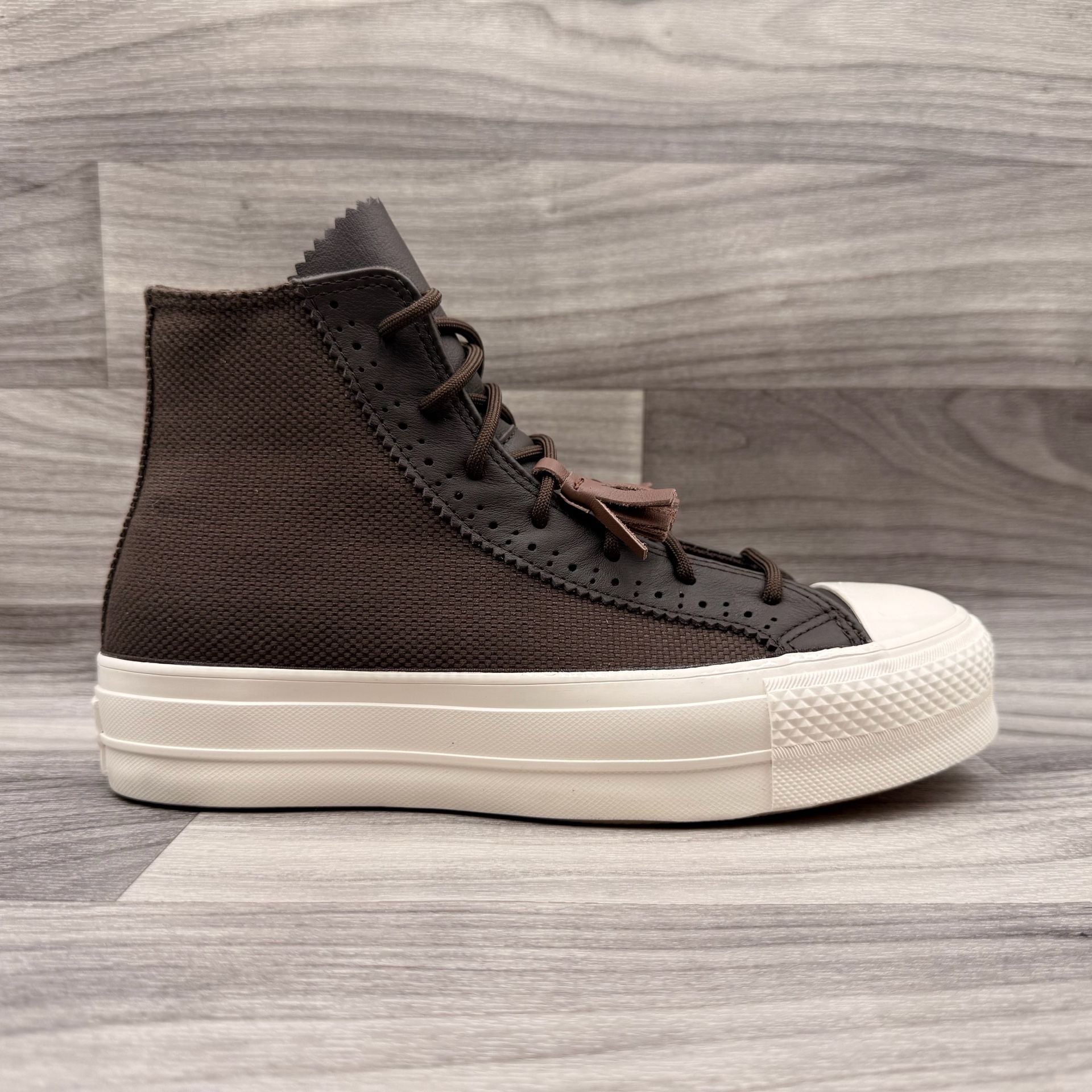Converse Women’s 9 Chuck Taylor All Star Lift Platform High "Tassels” 12