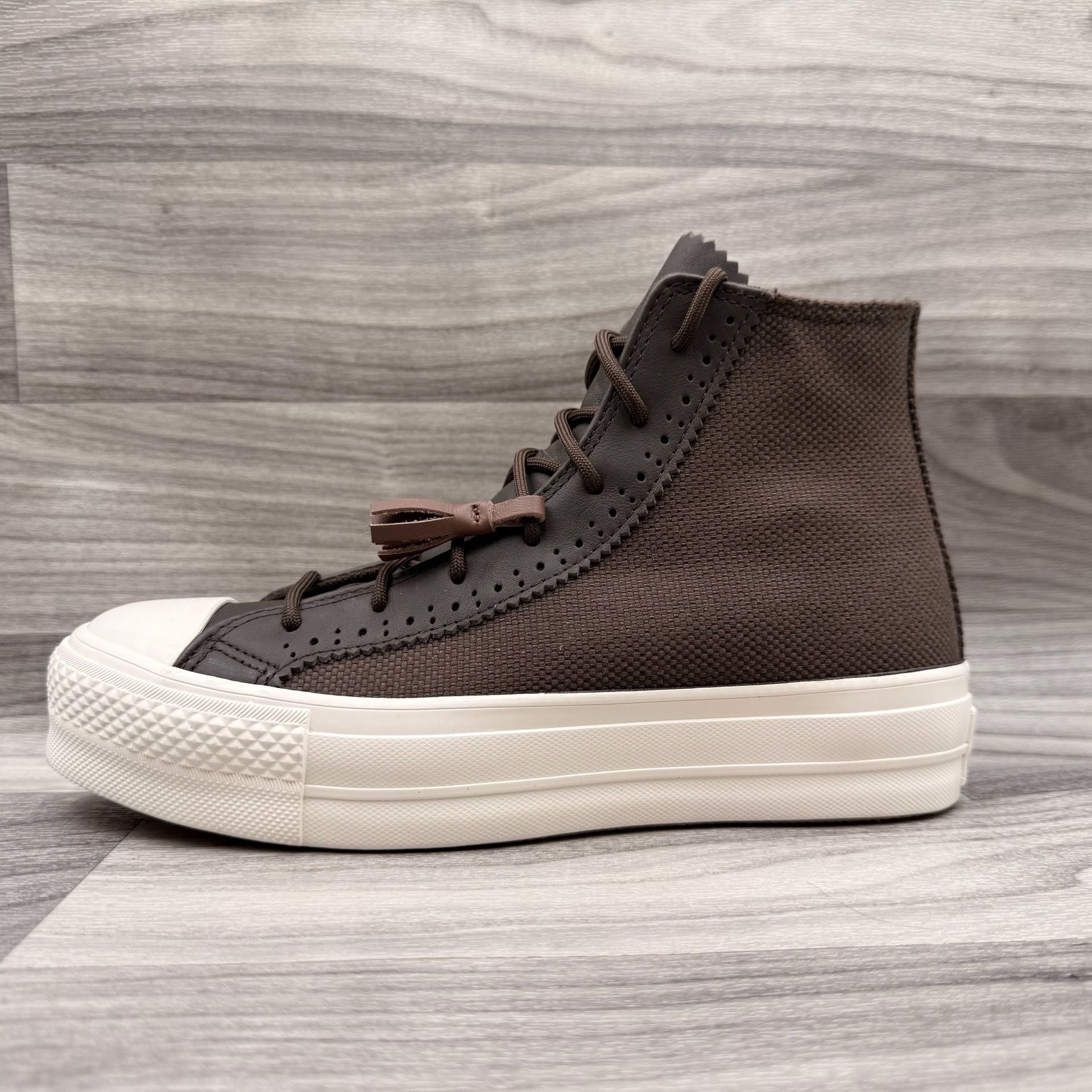 Converse Women’s 9 Chuck Taylor All Star Lift Platform High "Tassels” 16