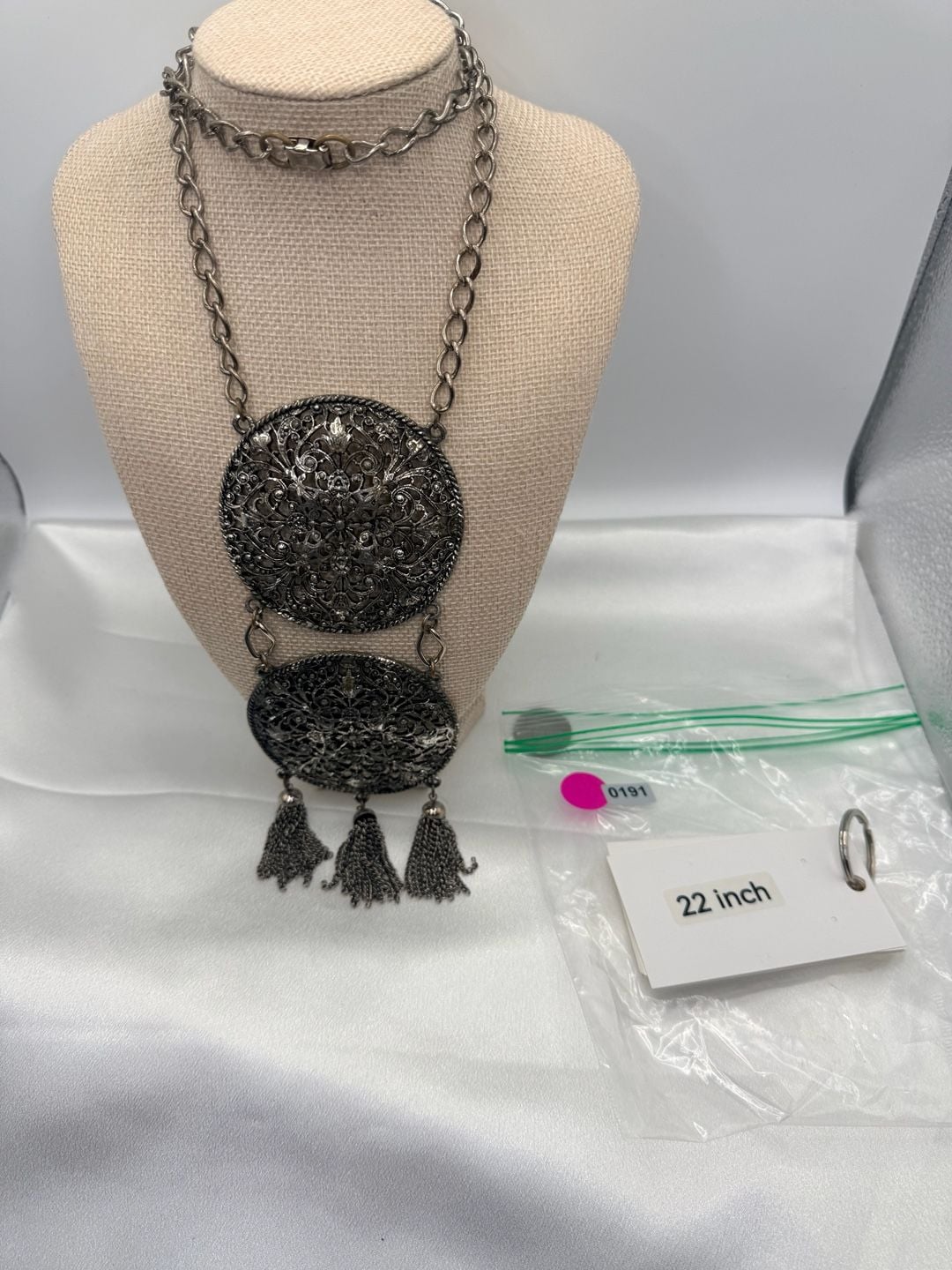 Vintage Filigree Medallion Tassel Pendant Necklace 2