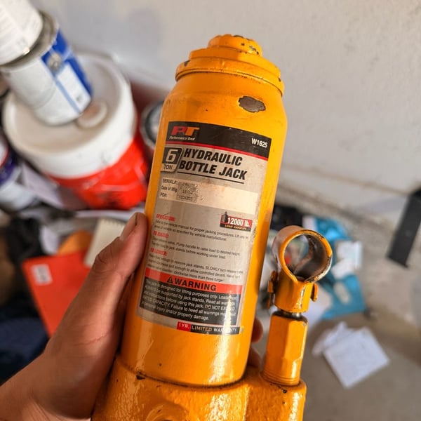Performance Tool W1625 6 Ton Hydraulic Bottle Jack