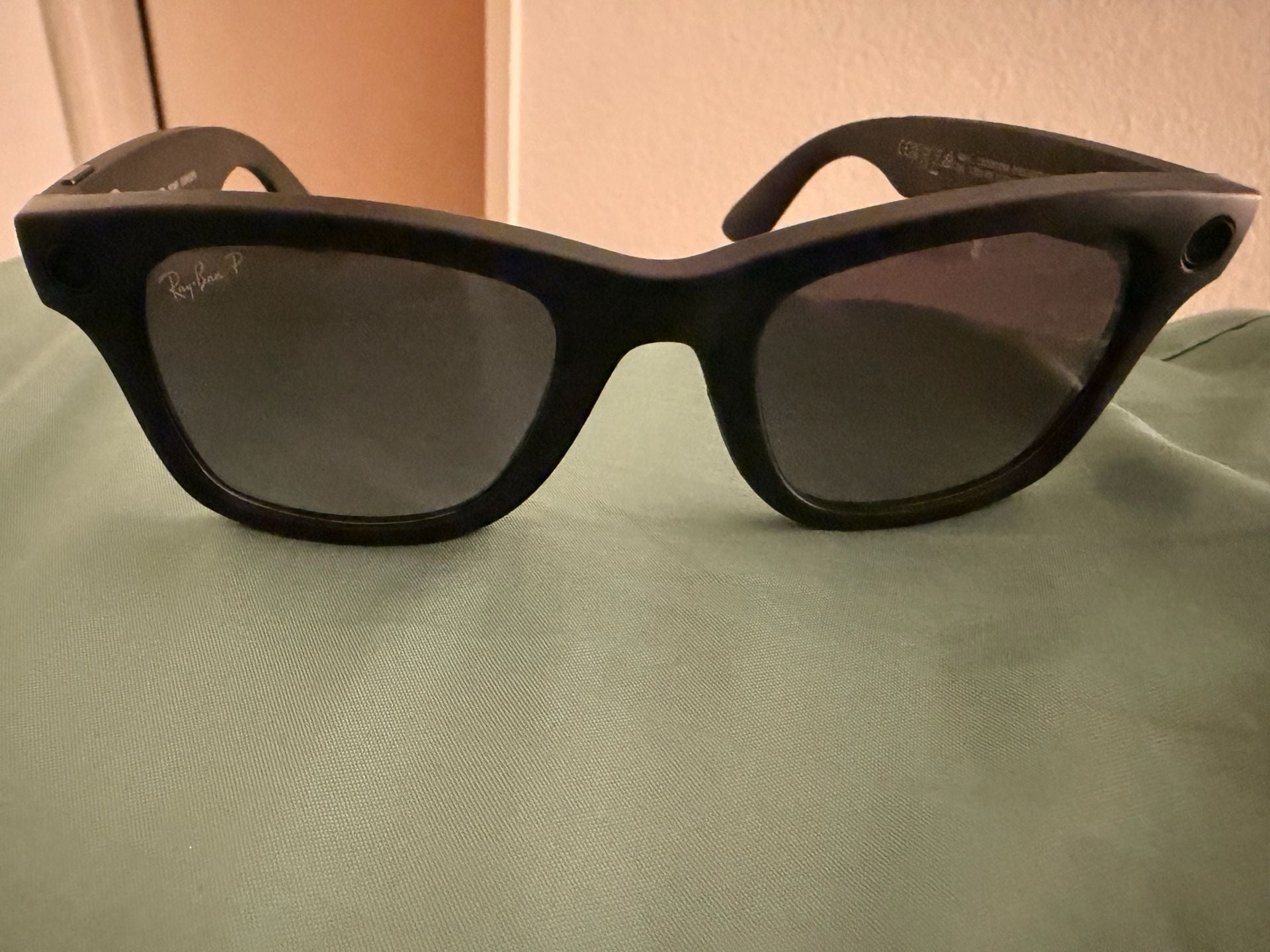 Ray-Ban Meta Wayfarer Smart Glasses Matte Black Polarized 1