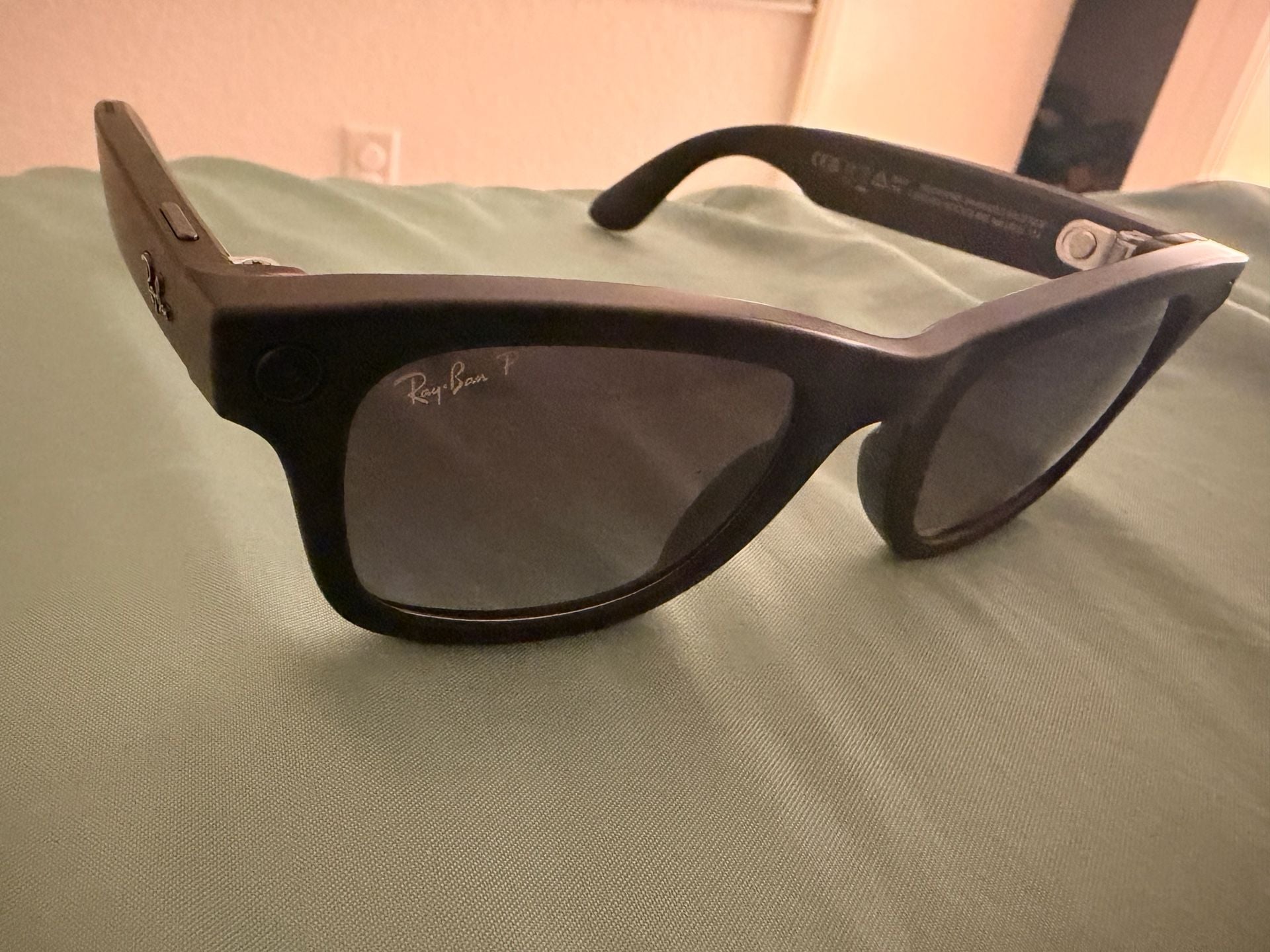 Ray-Ban Meta Wayfarer Smart Glasses Matte Black Polarized 2