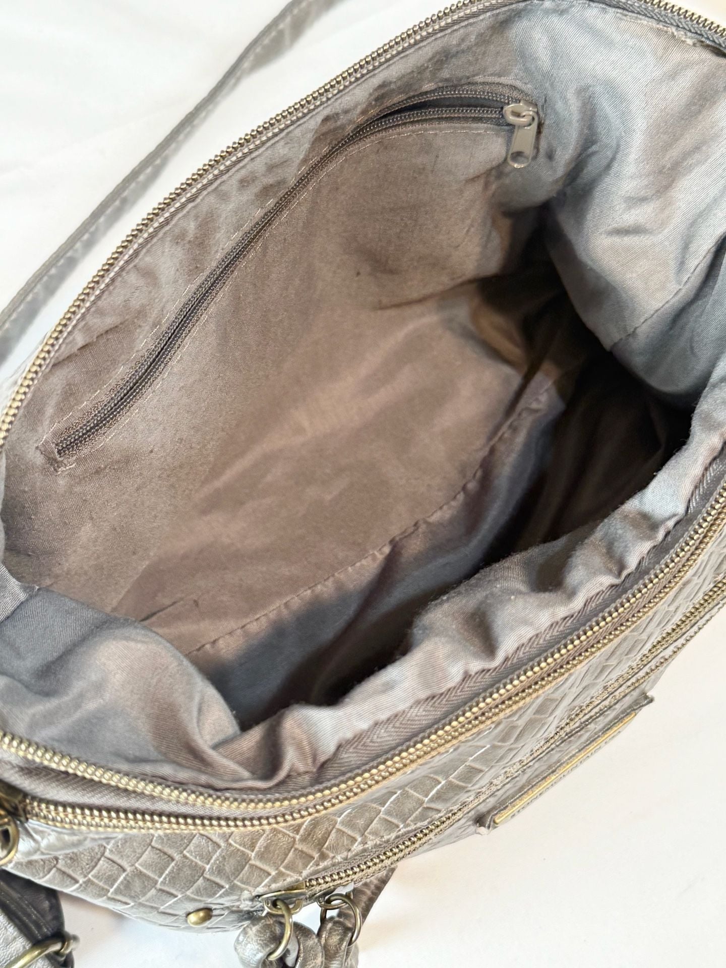 Stone Mountain USA Woven Crossbody Handbag Gray Y2K 2000s Quiet Luxury Indie Vanguard Hobo Bag 9
