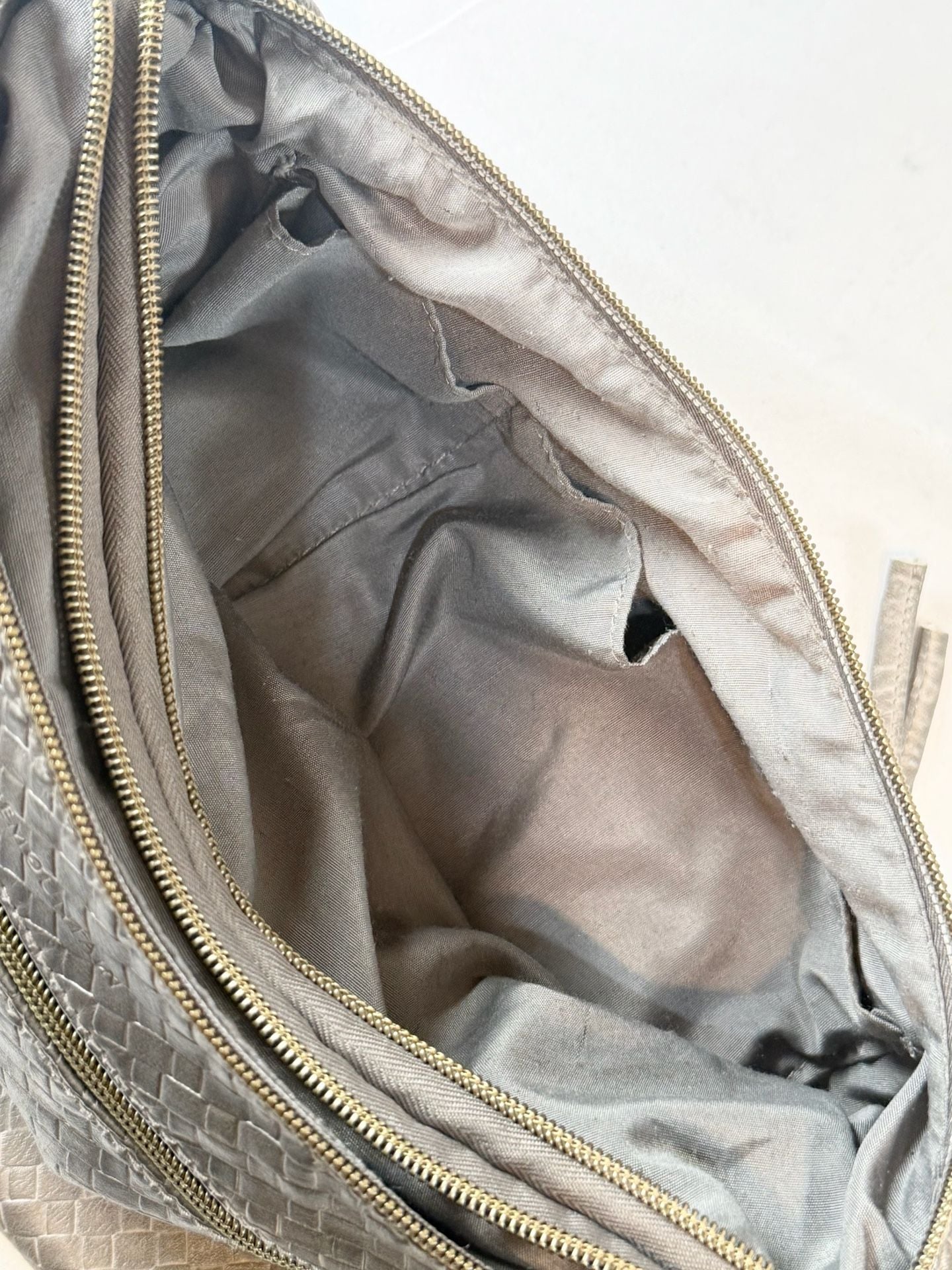 Stone Mountain USA Woven Crossbody Handbag Gray Y2K 2000s Quiet Luxury Indie Vanguard Hobo Bag 10