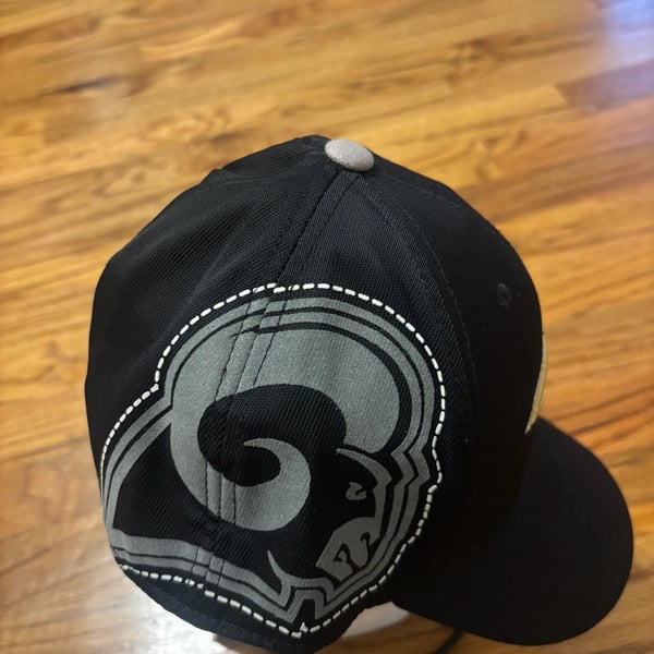 Reebok Los Angeles Rams Big Graphic Hat Size S/M Black NFL Fitted Cap