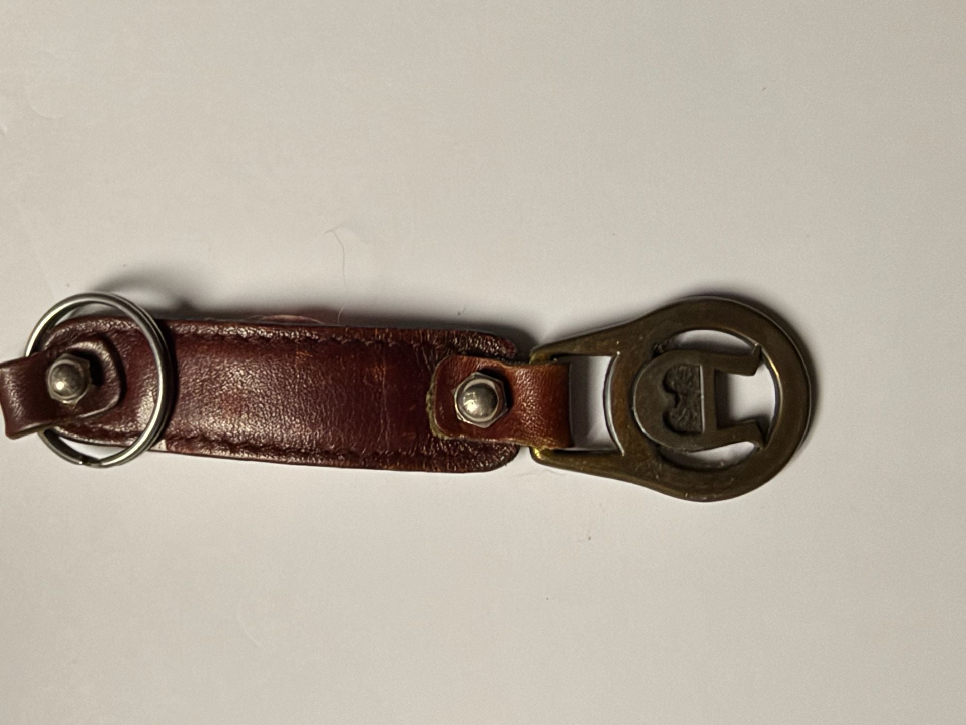 Aigner Vintage Leather Keychain Brown Brass Horseshoe Logo 1
