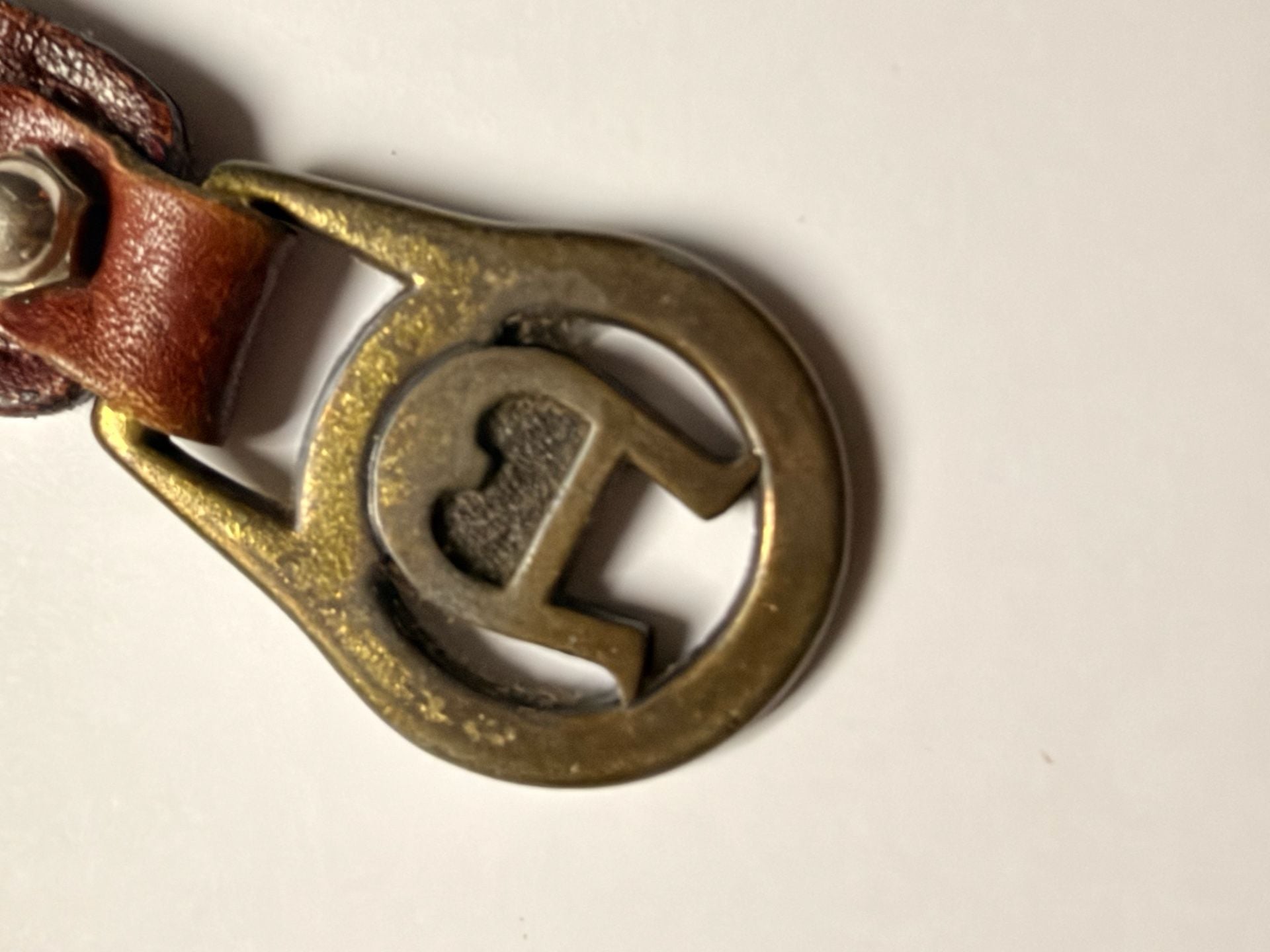 Aigner Vintage Leather Keychain Brown Brass Horseshoe Logo 3