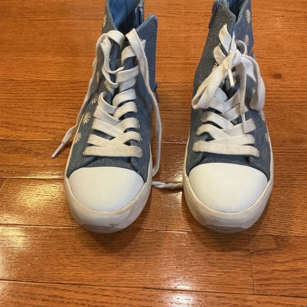 Art Class High Top Sneakers Size 3 Blue Denim Daisy Embroidery