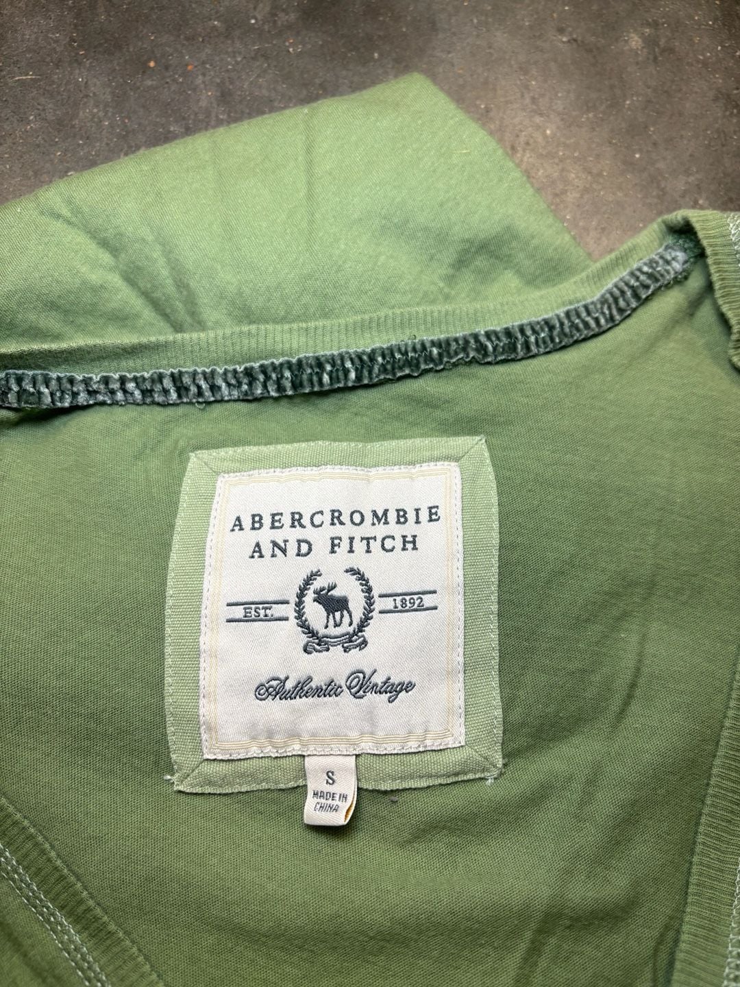 Abercrombie & Fitch Top Size S Green V-Neck Lace Y2K 3