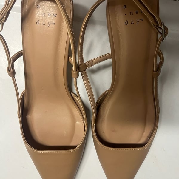 A New Day Annette Slingback Kitten Heels Size 8.5 Tan Pointed Toe