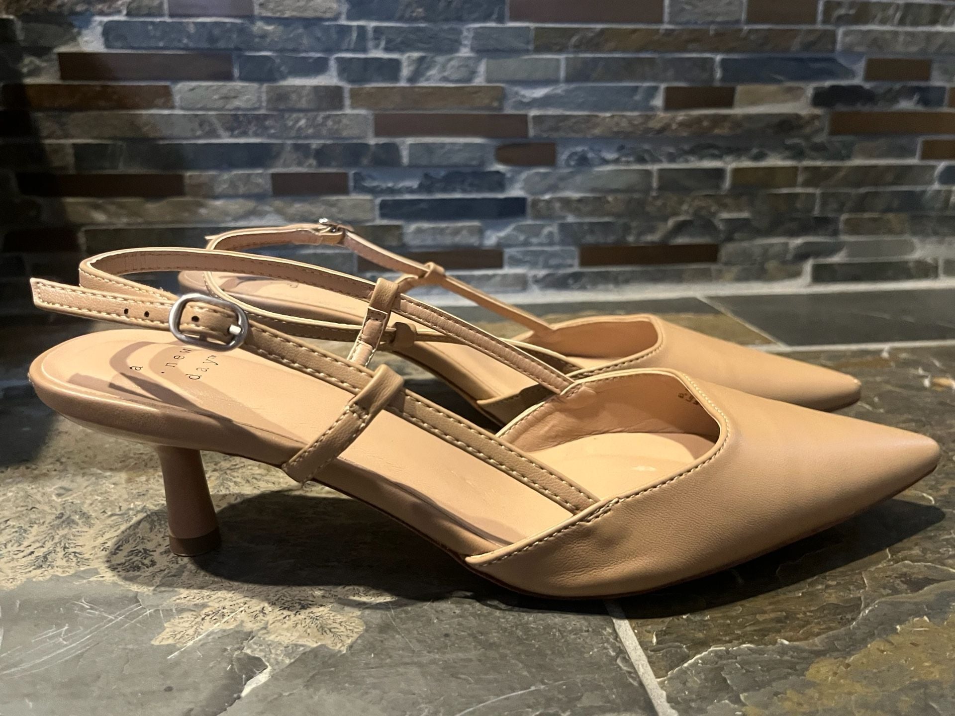 A New Day Annette Slingback Kitten Heels Size 8.5 Tan Pointed Toe 3