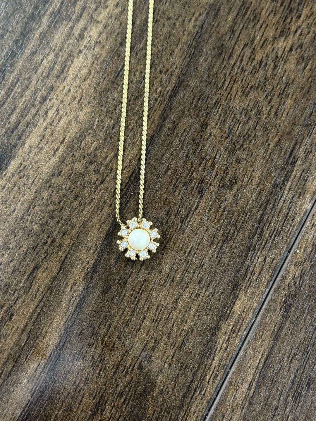 Christian Dior Vintage Gold Tone Crystal & Pearl Flower Necklace 3