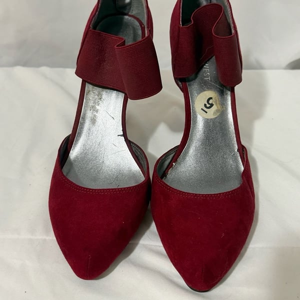 Nine West Heels Size 9 Red Suede Pointed Toe Zip Back