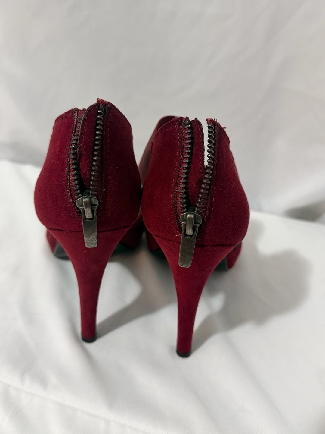 Nine West Heels Size 9 Red Suede Pointed Toe Zip Back 3