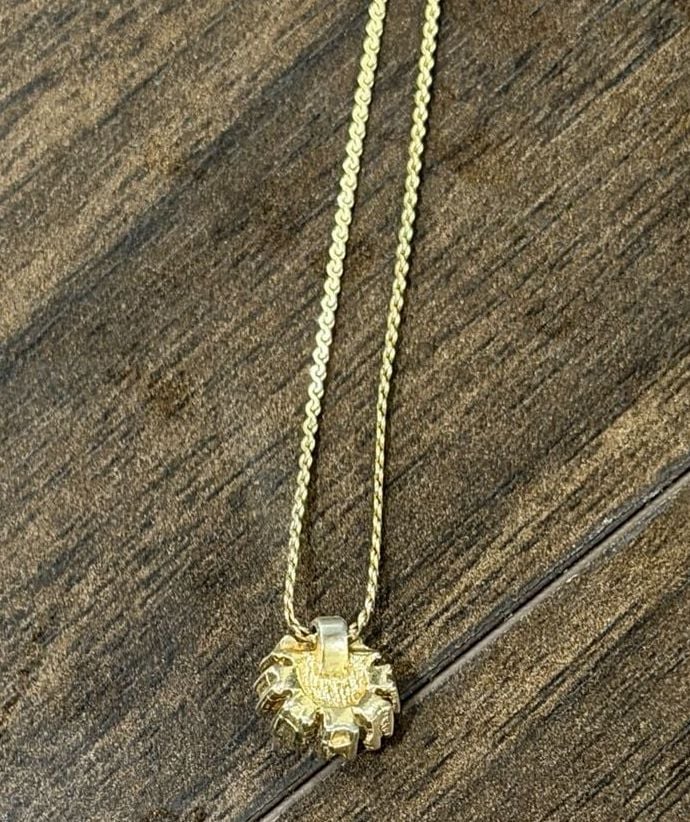 Christian Dior Vintage Gold Tone Crystal & Pearl Flower Necklace 9