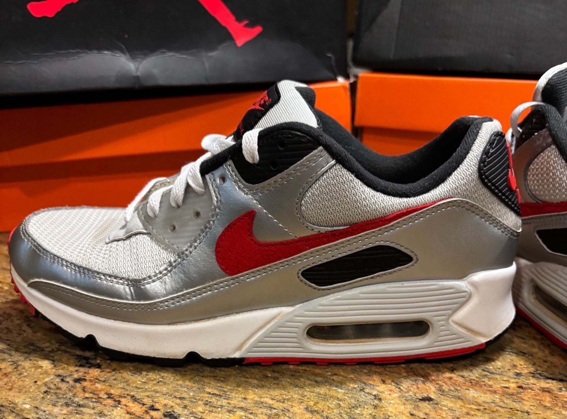 Nike Air Max 90 Size 9 Photon Dust Metallic Silver University Red 2